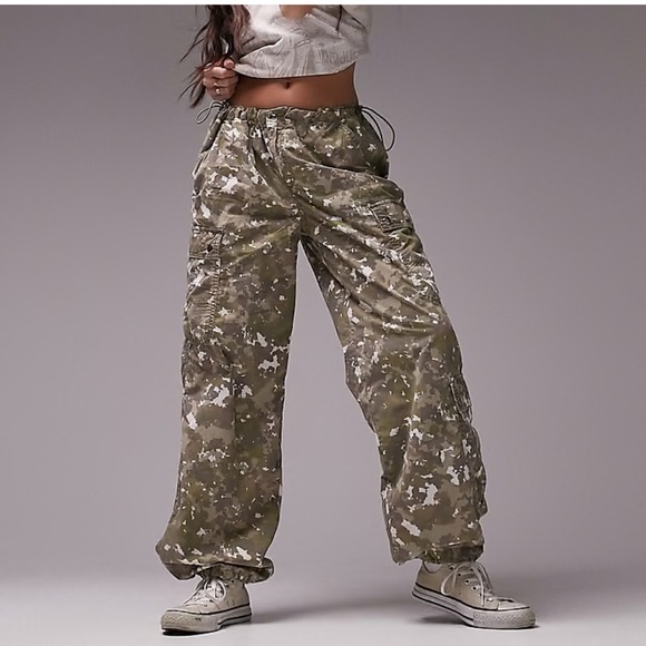Topshop 6 Parachute Mid Rise Balloon Cargo Pants Utility Pockets Abstract Camo - Picture 1 of 8